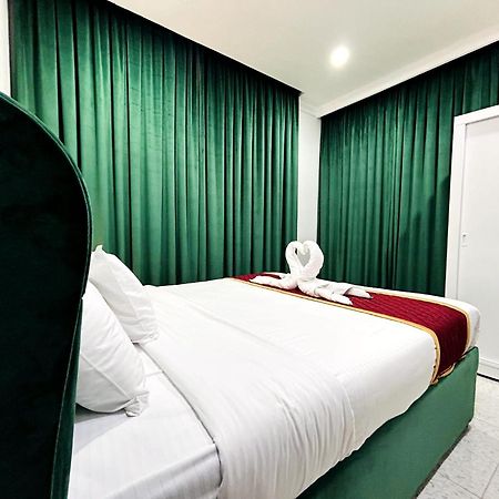 De Iris Regency Fahaheel Appartement Koeweit Buitenkant foto