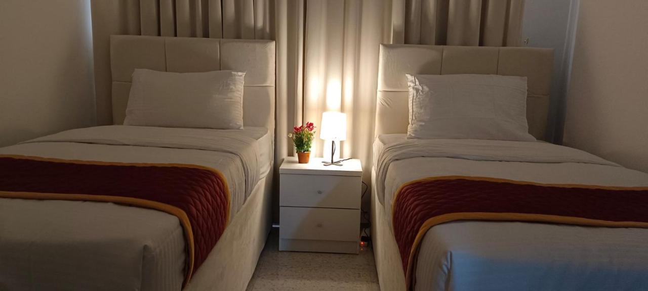 De Iris Regency Fahaheel Appartement Koeweit Buitenkant foto