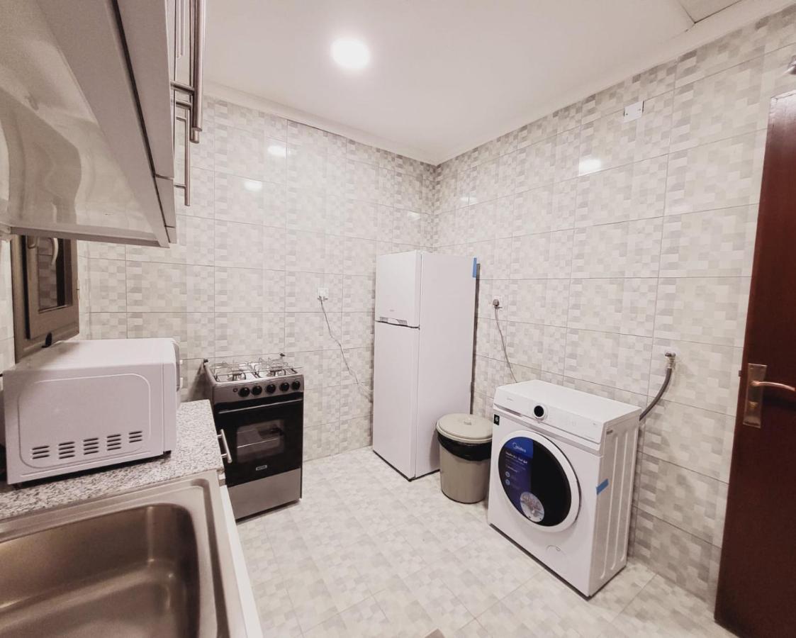 De Iris Regency Fahaheel Appartement Koeweit Buitenkant foto