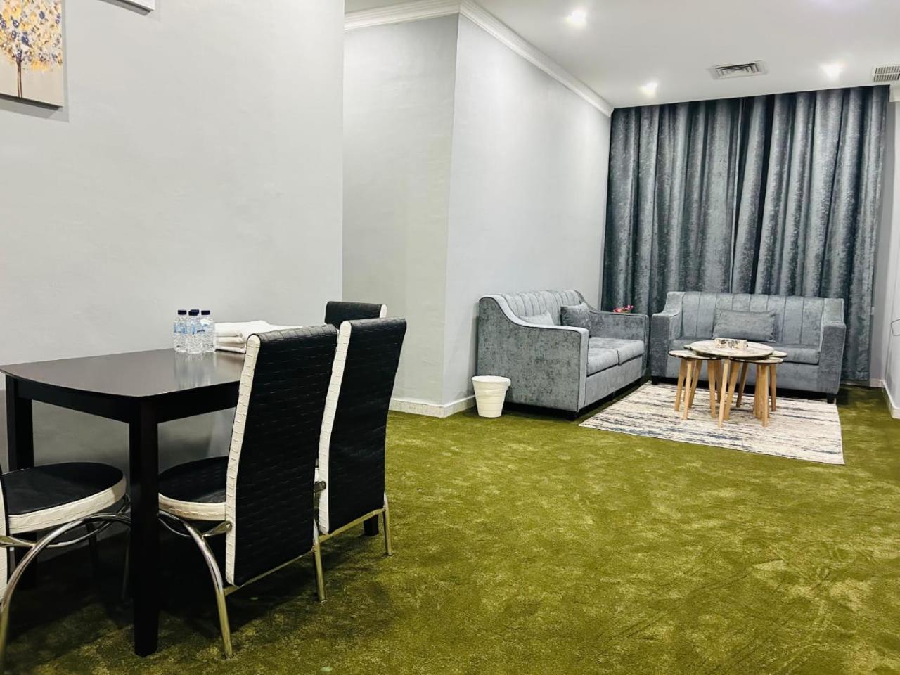 De Iris Regency Fahaheel Appartement Koeweit Buitenkant foto