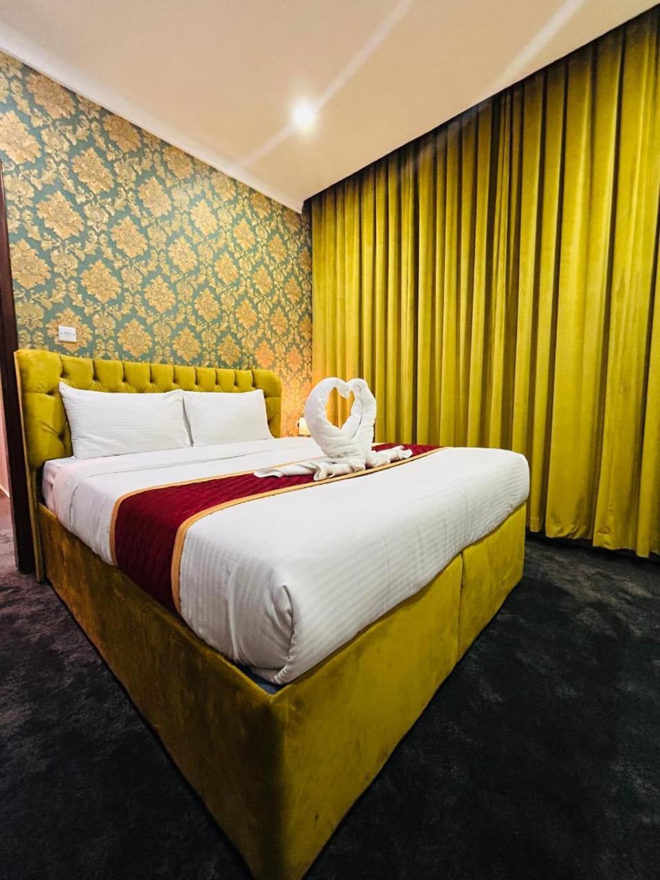 De Iris Regency Fahaheel Appartement Koeweit Buitenkant foto