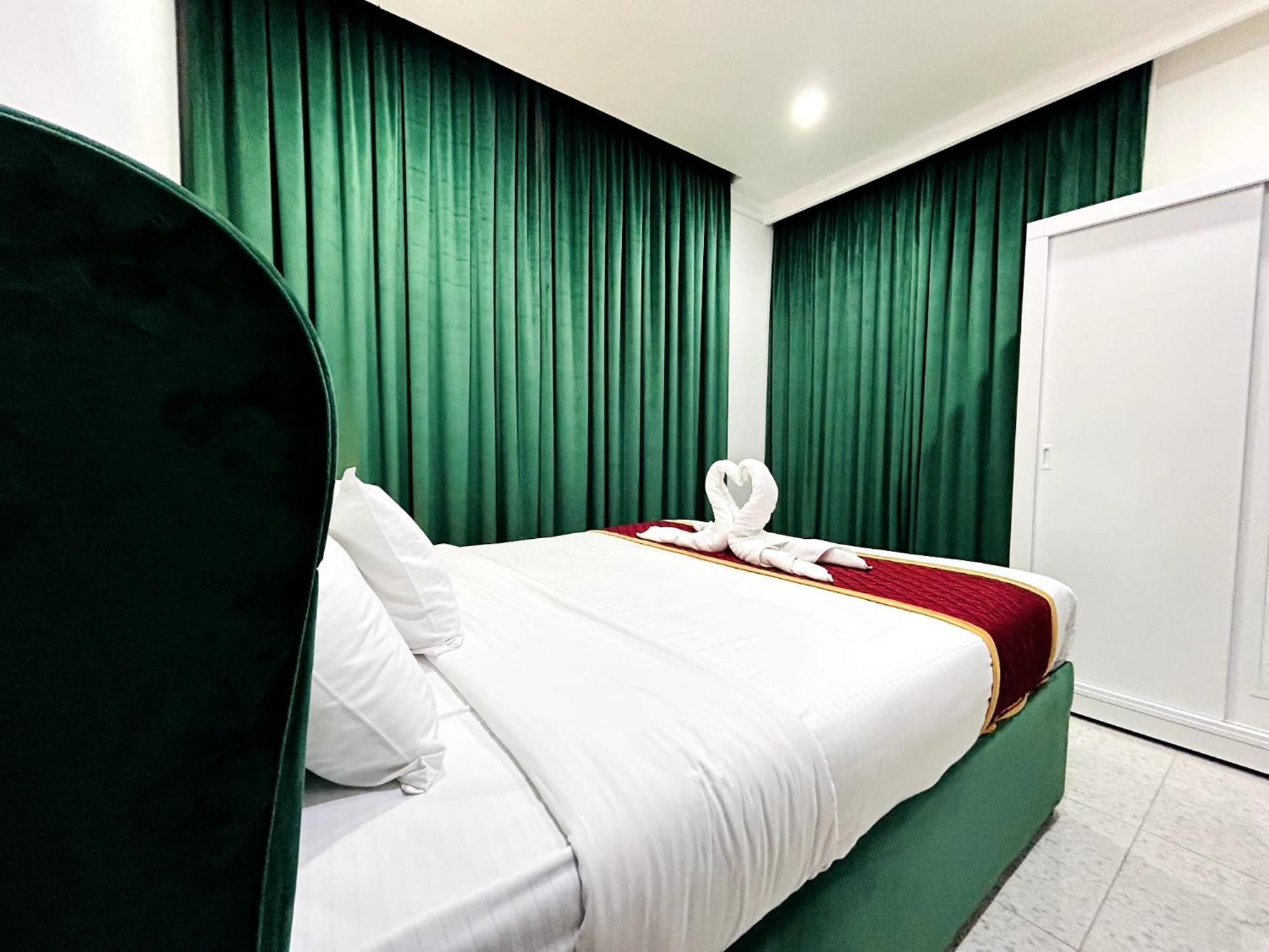 De Iris Regency Fahaheel Appartement Koeweit Buitenkant foto