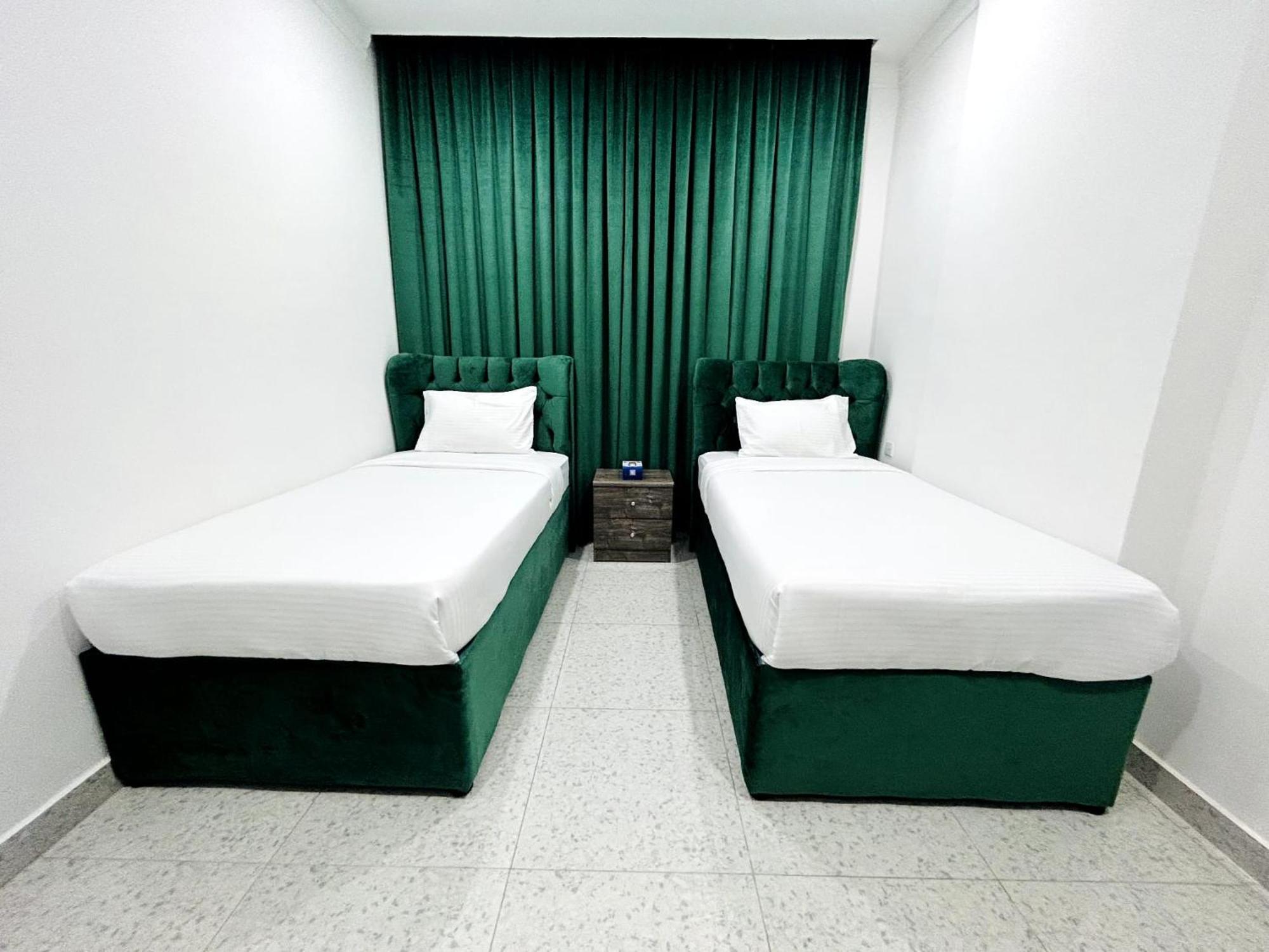 De Iris Regency Fahaheel Appartement Koeweit Buitenkant foto