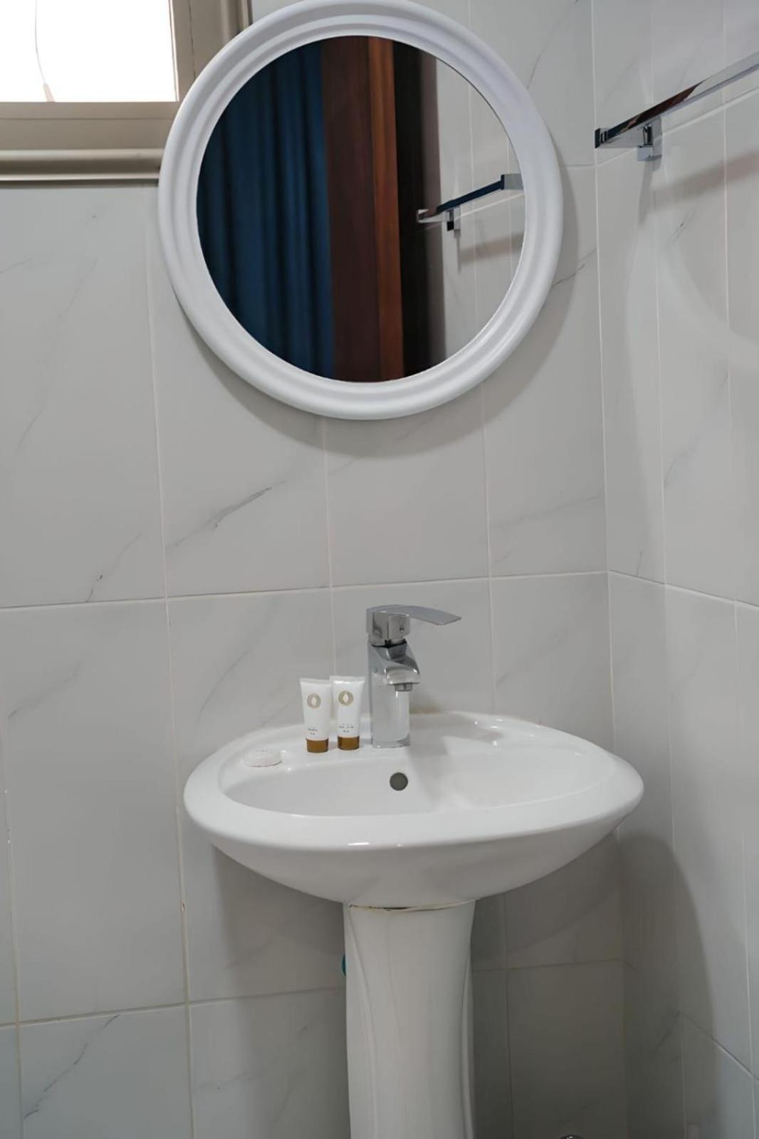De Iris Regency Fahaheel Appartement Koeweit Buitenkant foto
