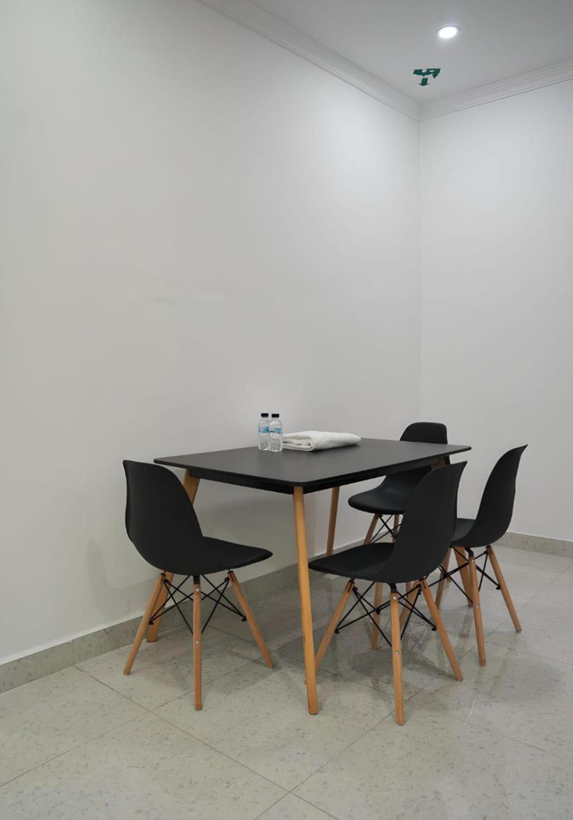 De Iris Regency Fahaheel Appartement Koeweit Buitenkant foto
